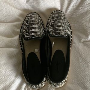 Universal Thread flats